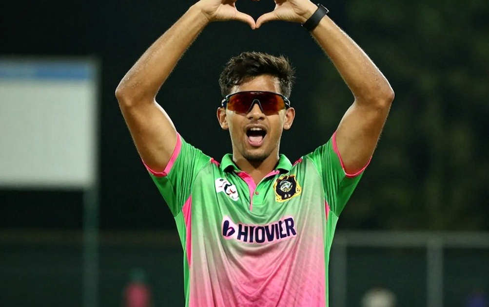 আটটি অধ্যায়, শূন্য প্রমাণ: ক্রিকেটের বিশ্লেষণ-শিল্পের ফাঁকা কাস্টমস ফর্ম